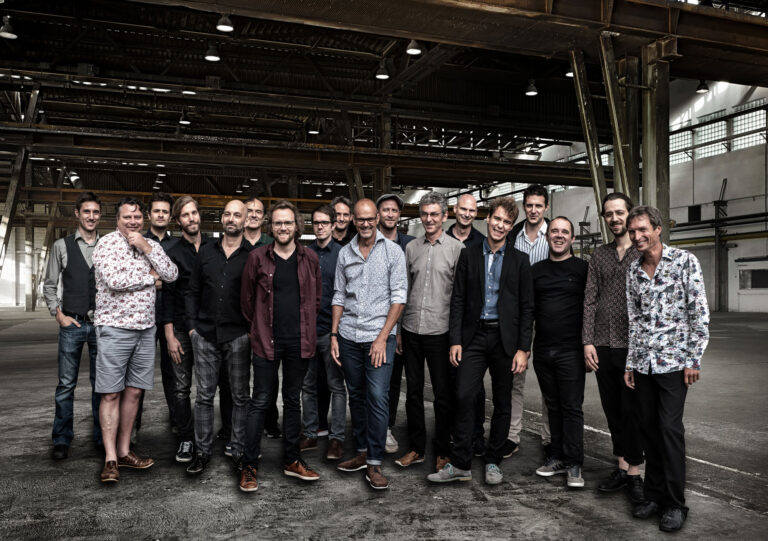 Eight Cylinder Bigband